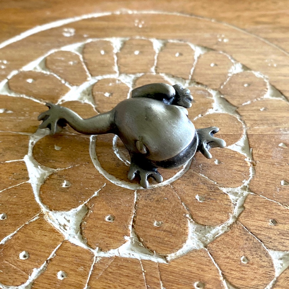 Pewter frog pin